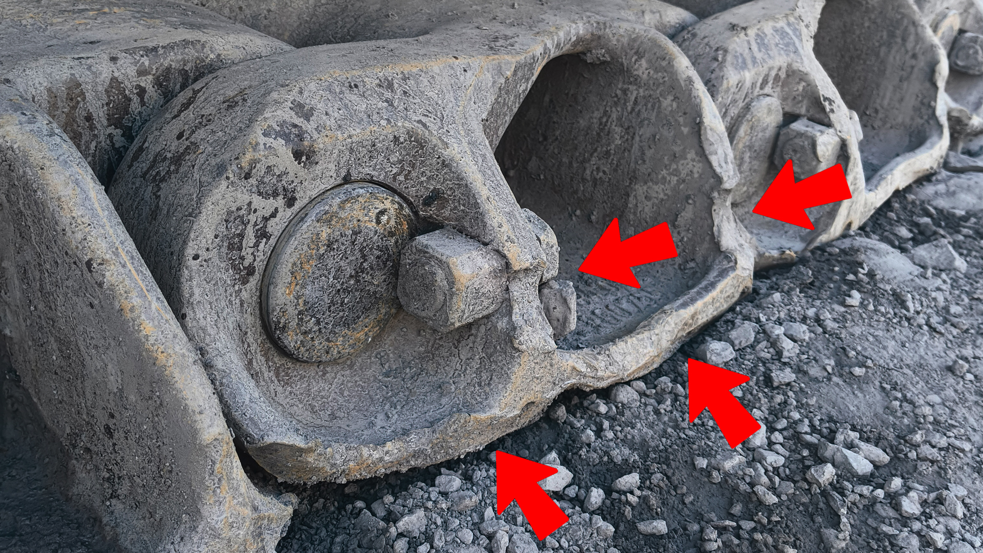Breakage on R9600 OEM track shoe design around the retaining bolt area indicated by the red arrows.